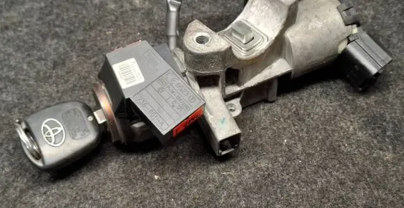 Toyota Avensis T250 Ignition lock 8978305010 736661A0