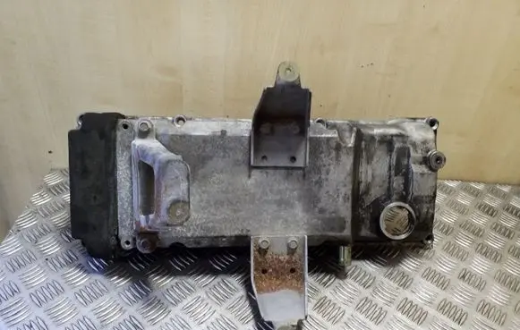 Mitsubishi Pajero Rocker cam cover 