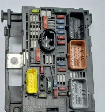 Peugeot Partner Fuse module 9666700480 BSMR0500 R05