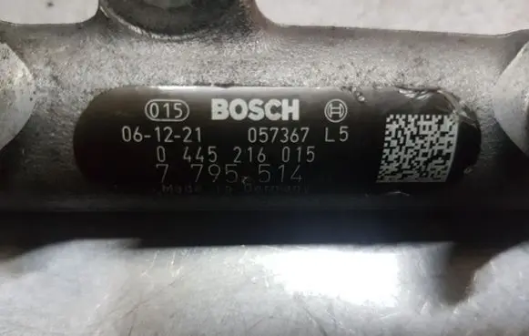 BMW 5 E60 E61 Fuel main line pipe 0445216015 7795514