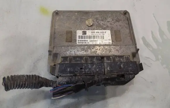 Seat Ibiza III (6L) Engine control unit/module 03E906033P