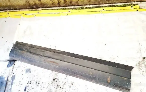 Volkswagen Tiguan Front door trim (molding) 5n0854939a