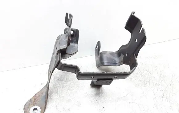 Volvo S60 Power steering pump mounting bracket 31317375