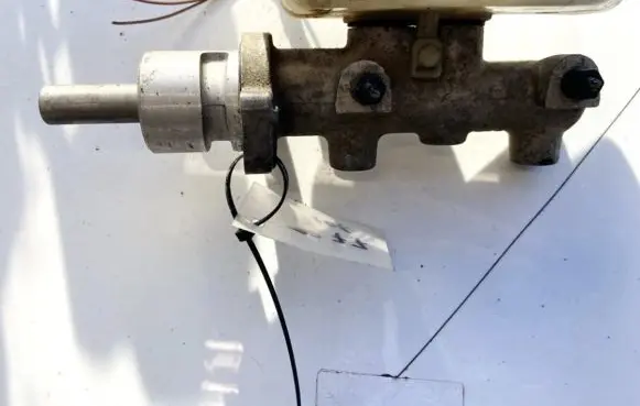 Skoda Fabia Mk1 (6Y) Master brake cylinder