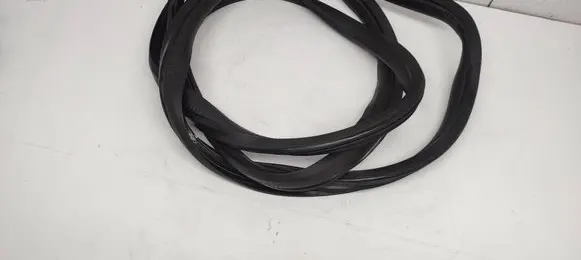 Peugeot 108 Front door rubber seal 