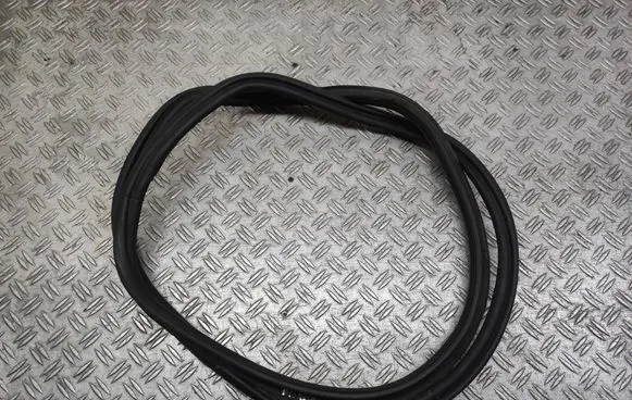 Volkswagen PASSAT B7 Trunk rubber seal (body) 3C9827705B