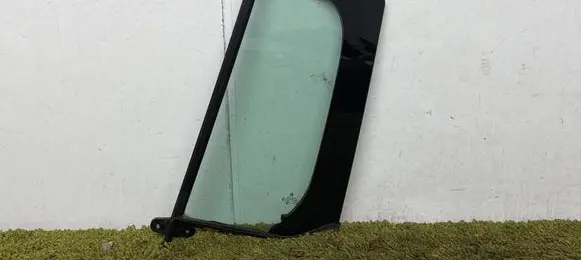Volkswagen Touran III Rear vent window glass 5TA845213