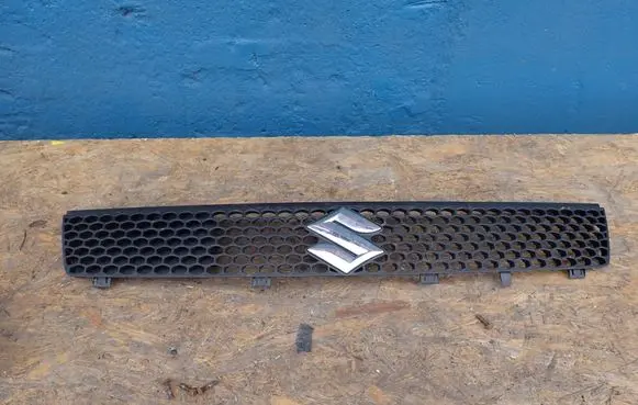 Suzuki Swift I Front grill 7174263J00 B5970