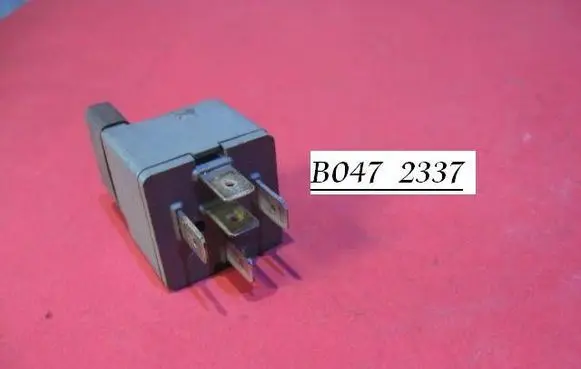 Fiat Punto (176) Fuel pump relay 12VB047 2337