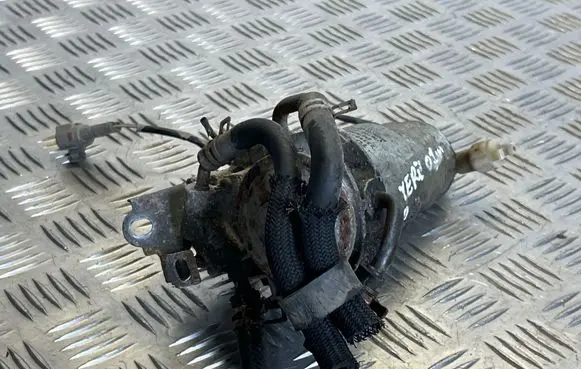 Toyota Yaris Fuel filter housing 23390YZZAA 1861006820
