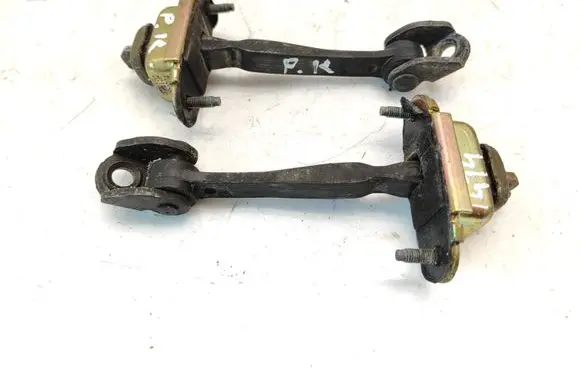 Ford Mondeo Mk III Front door check strap stopper