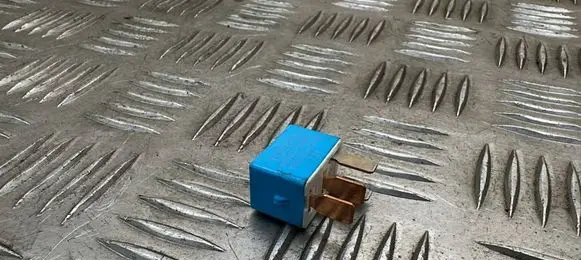 Toyota RAV 4 (XA40) Other relay 9098702027
