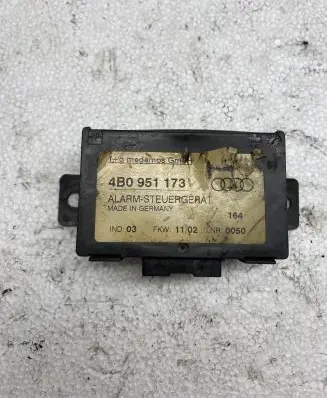 Audi A6 S6 C5 4B Alarm control unit/module 4B0951173