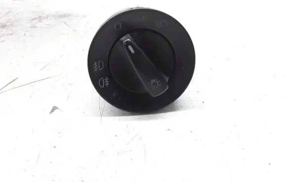 Volkswagen Golf IV Light switch 1C0941531A