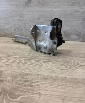 BMW 7 F01 F02 F03 F04 Radiator mount bracket 7186513 74314910 7207161