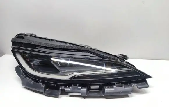 Tesla Model 3 Headlight/headlamp 1760889-00-E