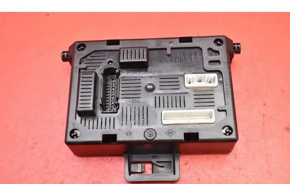 Renault Modus Fuse box set 8200528485