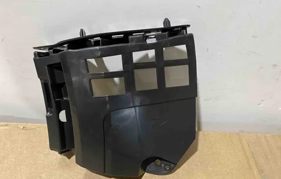 Volvo XC40 Fender mounting bracket 32341535