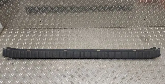 Trunk/boot sill cover protection