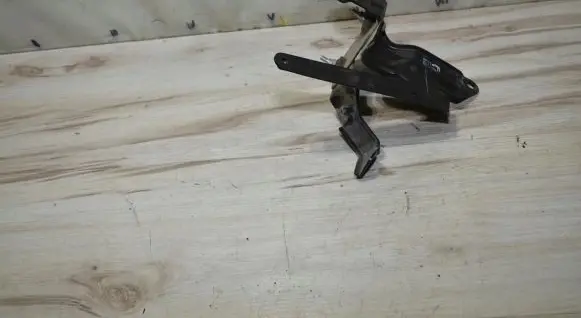 Nissan Note (E12) ABS pump bracket 
