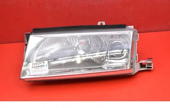 Skoda Octavia Mk1 (1U) Headlight/headlamp 1U1941015E