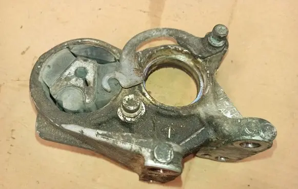 Peugeot 5008 Driveshaft support bearing bracket 81090780