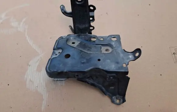 Toyota Yaris Battery tray 