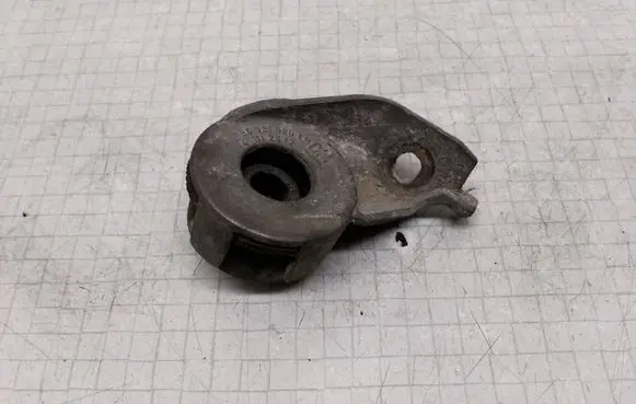 Opel Vectra B Radiator mount bracket 90501020