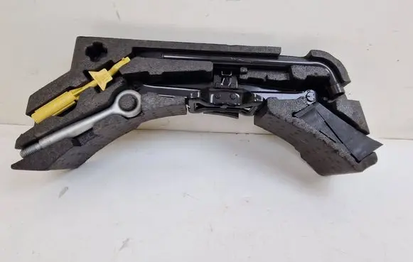 Jaguar XE Tool set GX7317B043AE