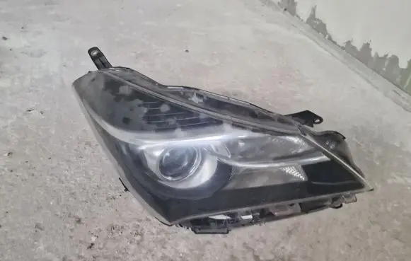 Toyota Yaris Headlight/headlamp