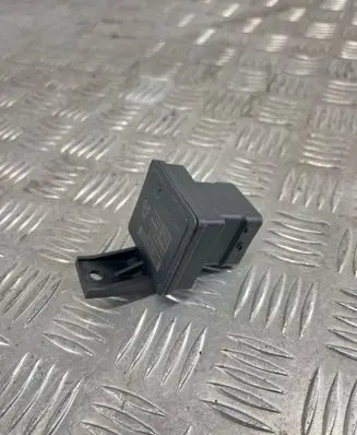 Nissan Navara D23 Glow plug pre-heat relay 110675590R