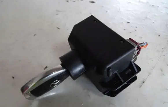 Mercedes-Benz A W176 Ignition lock A2469055501