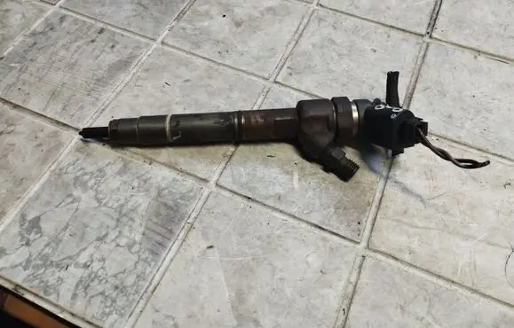 Mitsubishi Colt Fuel injector A6400700787
