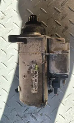 Volkswagen Golf V Starter motor 02A911024B D7RS30