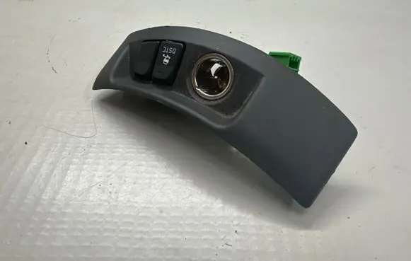 Volvo V50 Cigarette lighter 8686026