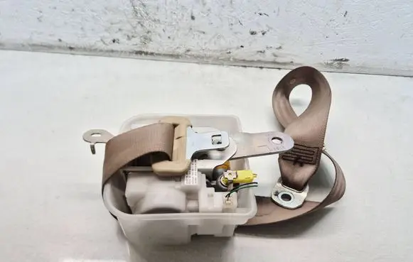 Lexus GS 300 350 430 450H Rear seatbelt E073701