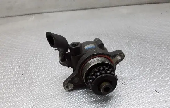 Nissan Almera Tino Power steering pump