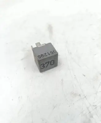 Audi A4 S4 B5 8D Other relay 8D0951253