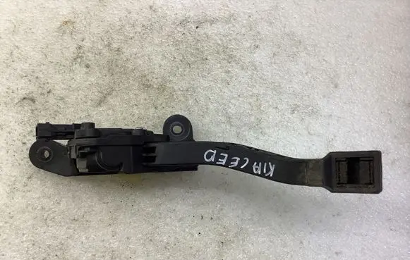 KIA Ceed Accelerator throttle pedal 32700A6100