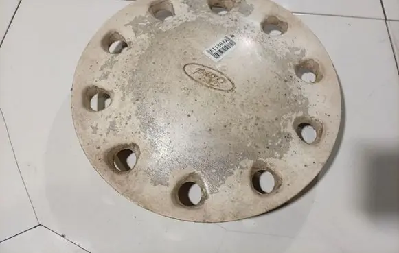 Ford Fiesta R13 wheel hub/cap/trim 83AB1130DA