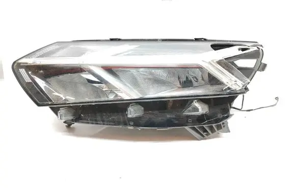 Dacia Sandero Headlight/headlamp 260607161R 20201230 003315147