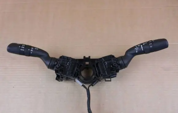 Wiper turn signal indicator stalk/switch