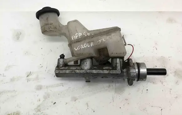 Toyota Corolla E120 E130 Master brake cylinder