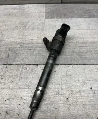 Volvo XC90 Fuel injector 30750283