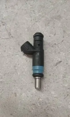 Audi A4 S4 B6 8E 8H Fuel injector 06B133551K