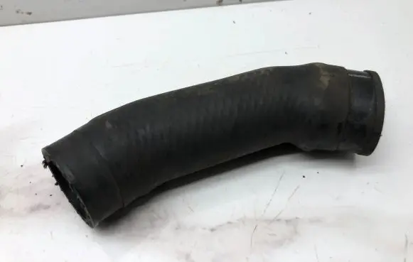 Coolant pipe/hose