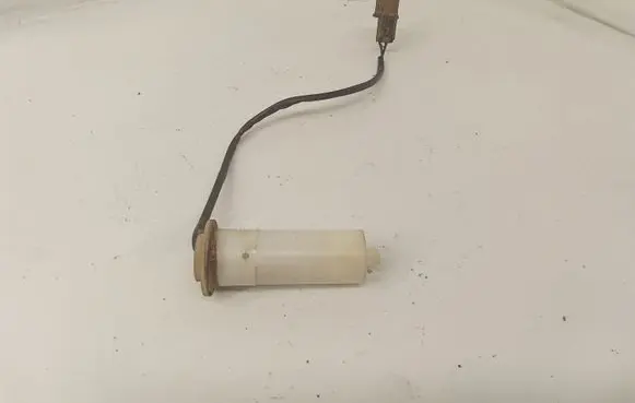 KIA Sorento Windshield washer fluid level sensor 
