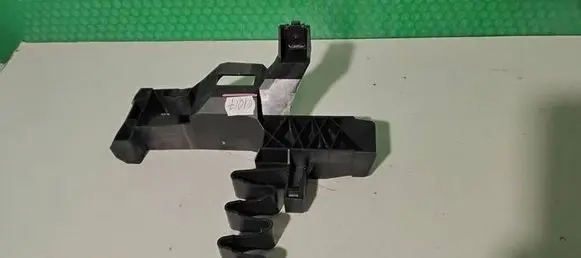 Headlight/headlamp mounting bracket
