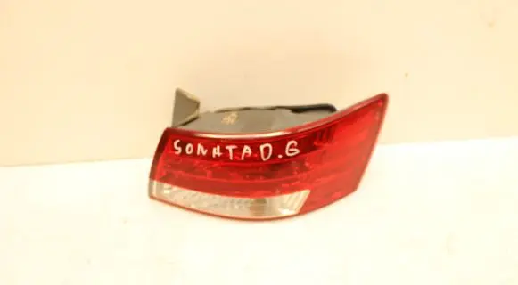 Hyundai Sonata Rear/tail lights 924023K0