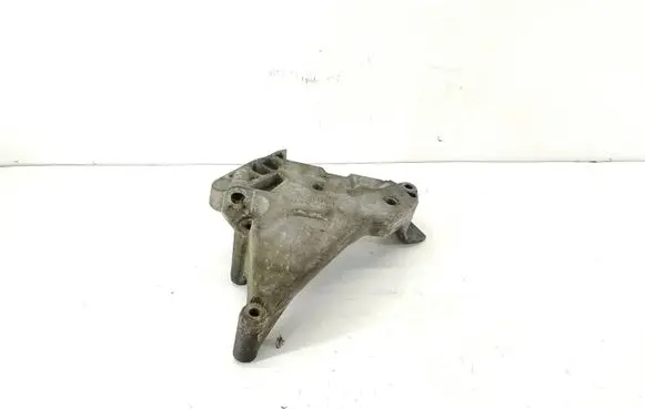 Seat Altea XL Engine mounting bracket 03G199207E